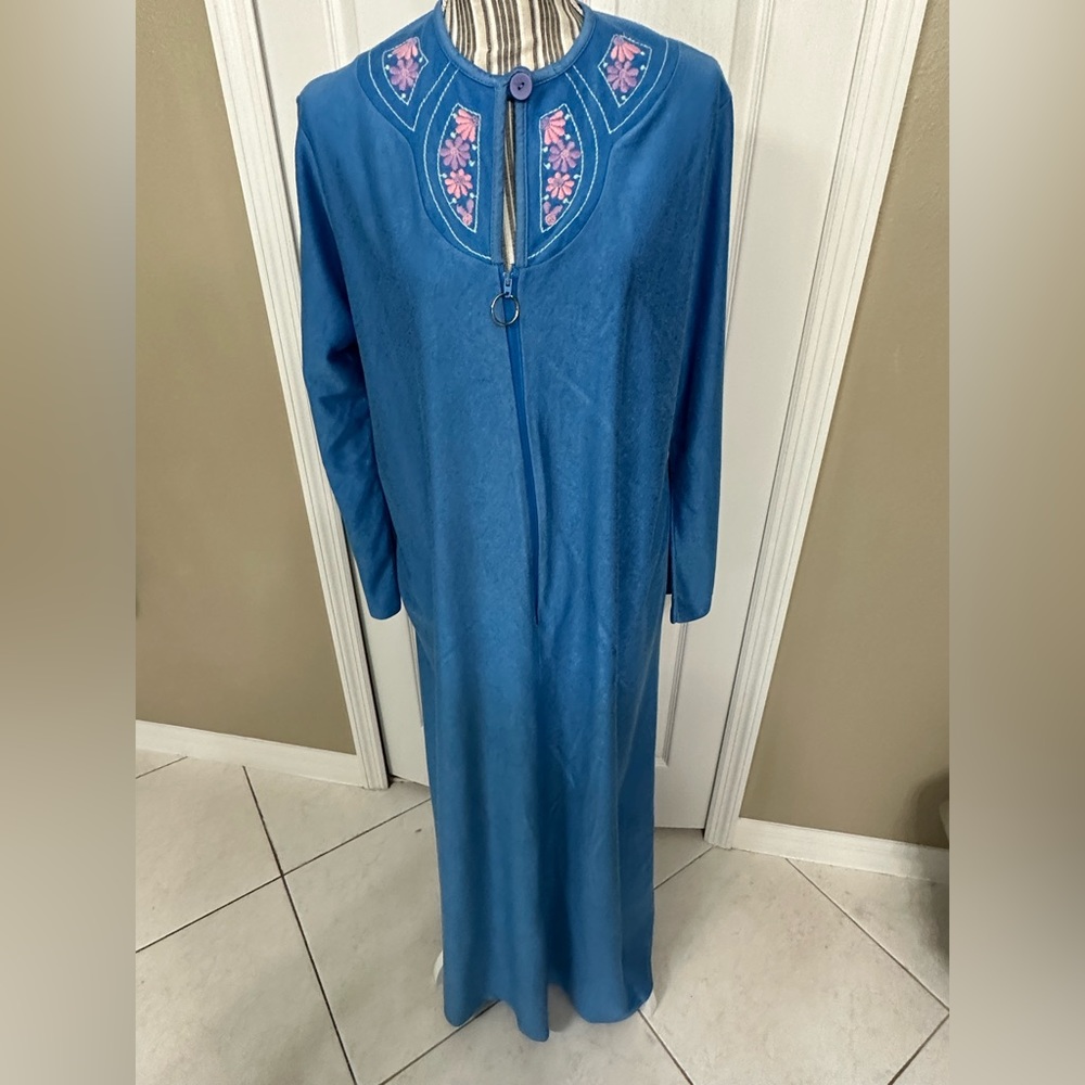 Vintage fleece robe with embroidery around front
